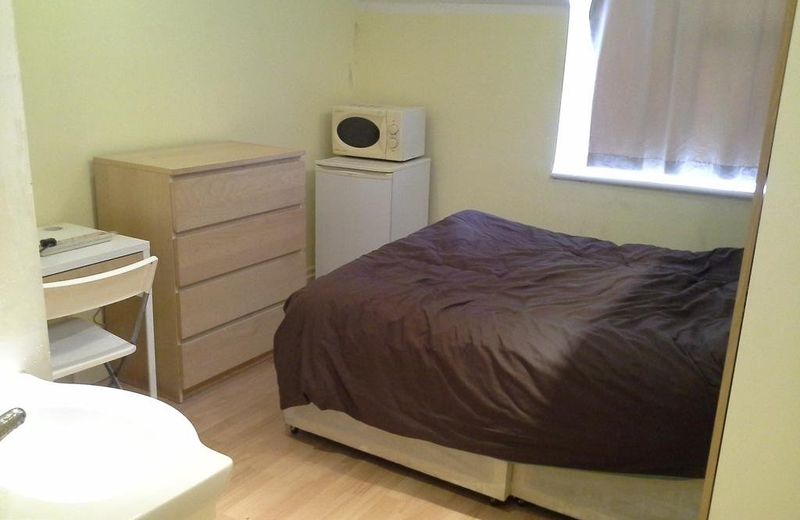 BNB EAST ACTON W3 7DD