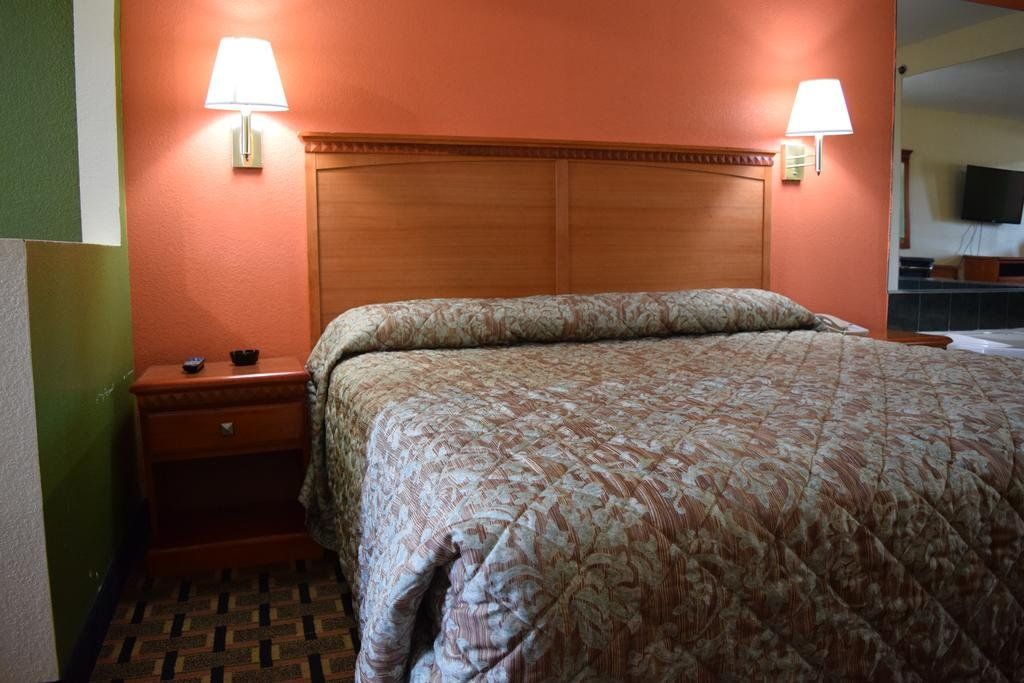 Royal Inn & Suites