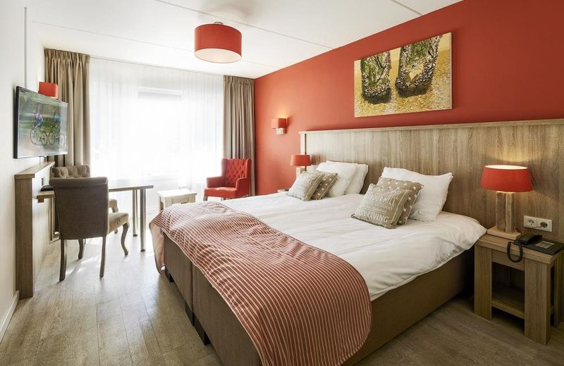 Beach Hotel I Kloeg Collection