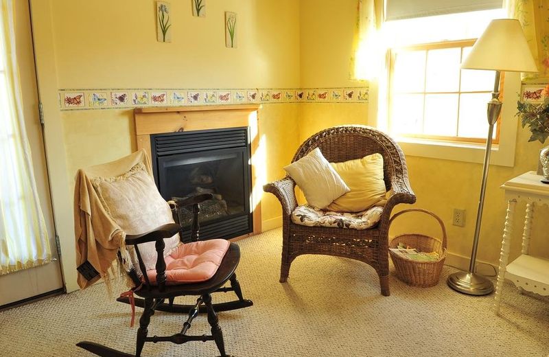 THE DOVEBERRY INN
