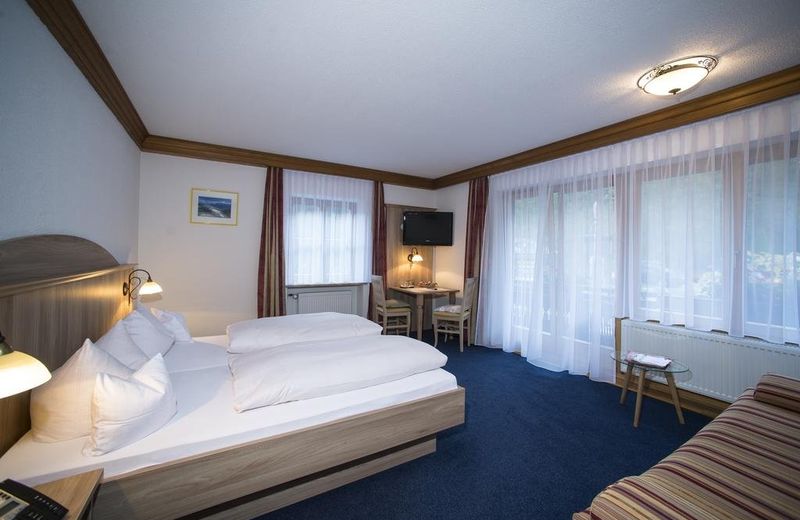 Aktivhotel & Gasthof Schmelz Ihr Urlaubs Hotel in Inzell mit Wellness Hallenbad, Alpensauna & Dampfbad