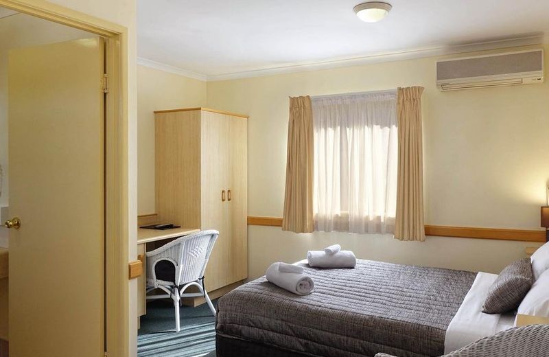 Warwick Vines Motel
