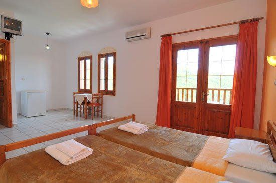 Komninos Rooms