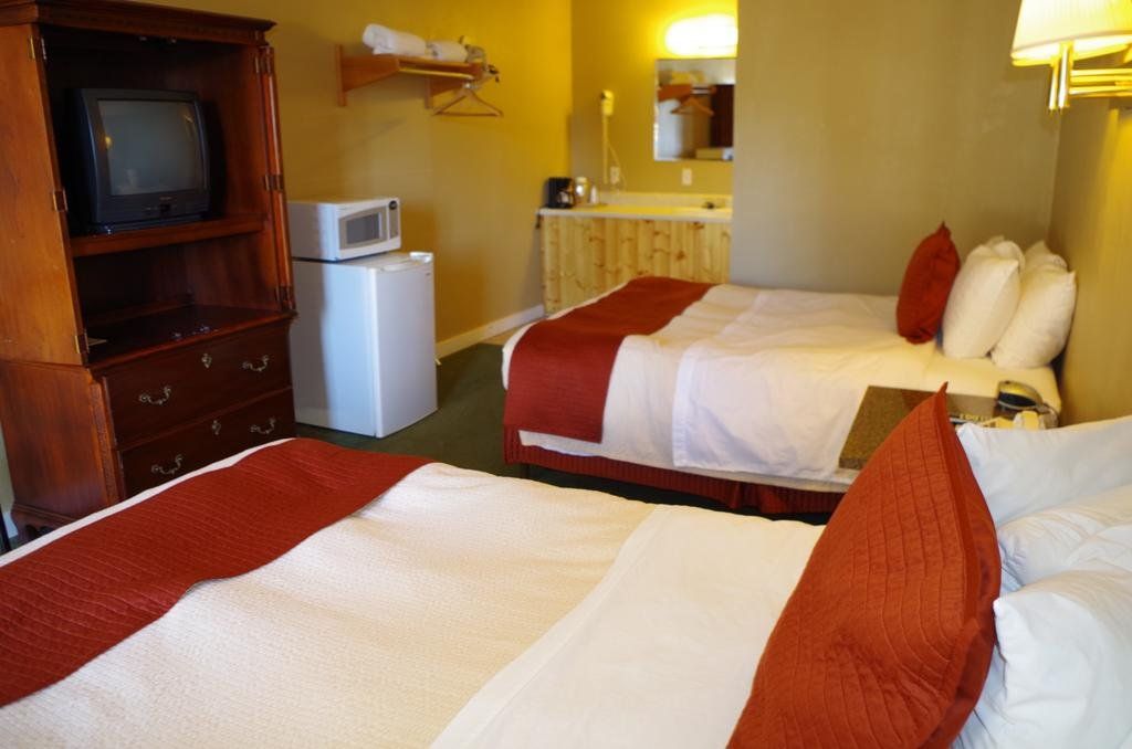 Riviera Lodge