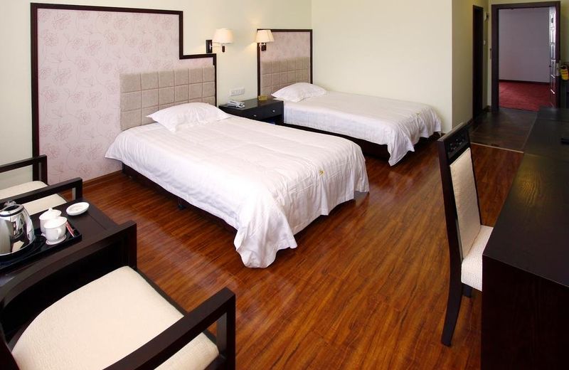 Guilin Gudong Waterfall Resort Hotel