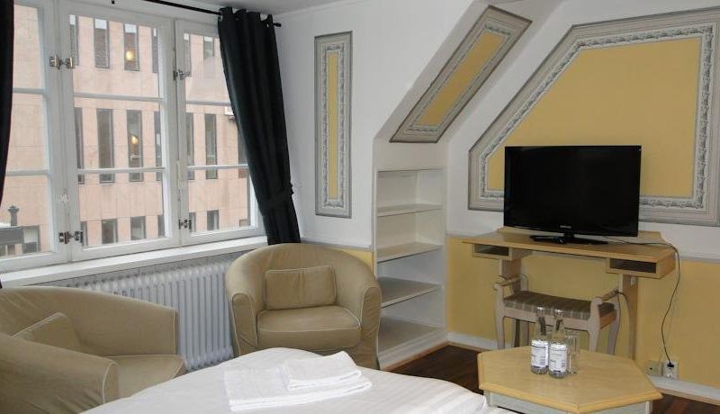 HOTELL OEVERLIGGAREN