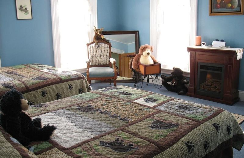 HUGGING BEAR INN