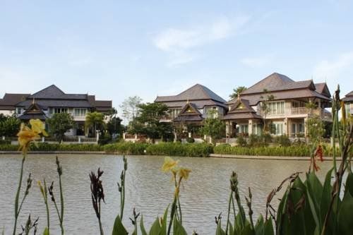 Private Lagoon Villas