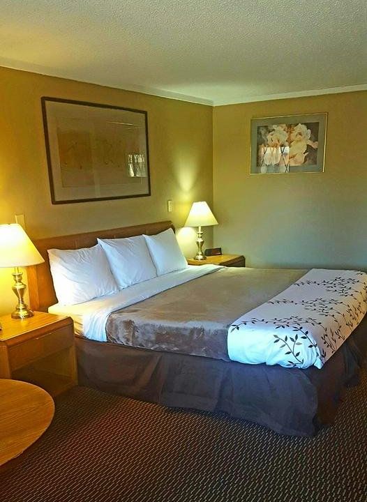 Airport Inn and Parking/Dayton International Airport