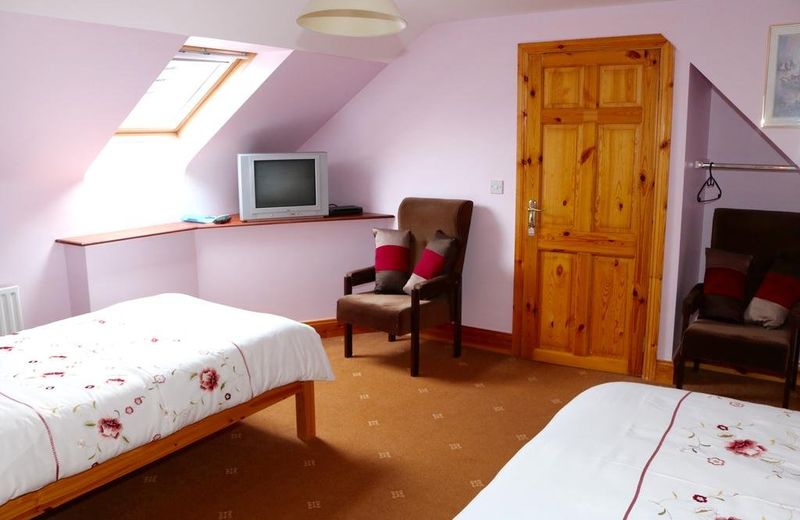 LAKEMOUNT HOUSE B&B