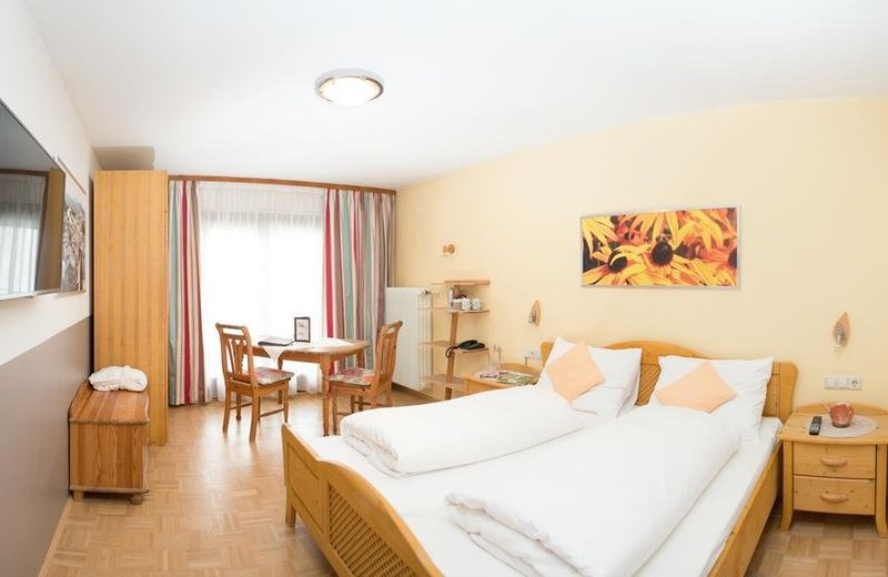 Santner, Hotel