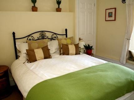 The Three Horseshoes Inn