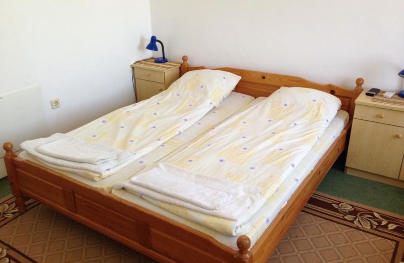 YANA GUEST ROOMS