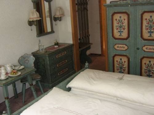 Hirschen Guesthouse - Village Hotel