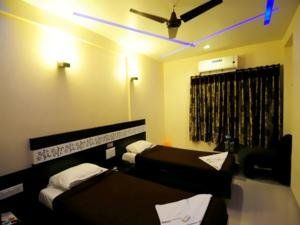 Vista Rooms at Lal Darwaja Station Road