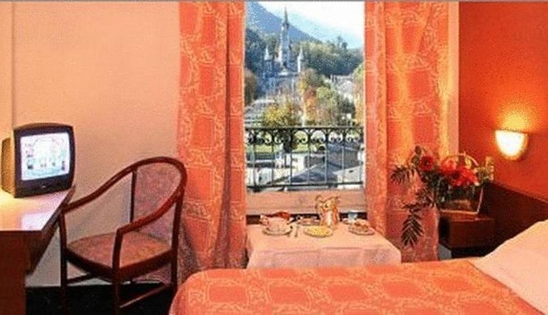 HOTEL DES AMBASSADEURS