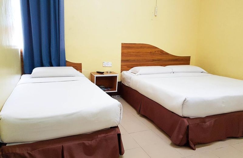 OYO 90162 Aj Hotel