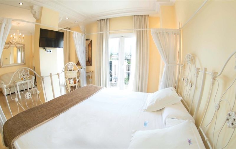 Los Angeles & Spa Hotel