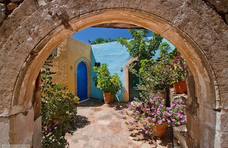 Arolithos Traditional Village Hotel