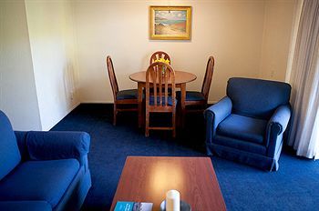 Coral Reef Inn & Condo Suites