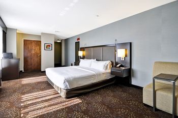 Holiday Inn Express Detroit Metro Airport