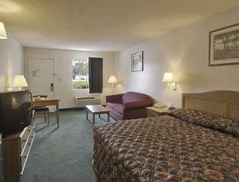 Travelodge Suites by Wyndham MacClenny