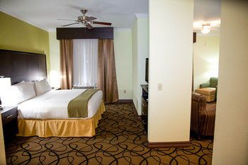 Holiday Inn Express Hotel & Suites Houston North Intercontinental, an IHG Hotel