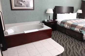 Days Inn & Suites by Wyndham Rochester Hills MI
