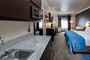 Holiday Inn Express & Suites Santa Clara, an IHG Hotel