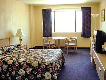 Lincoln Plaza Hotel