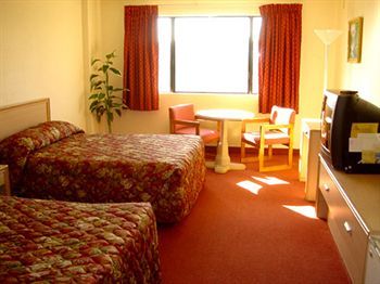 Lincoln Plaza Hotel