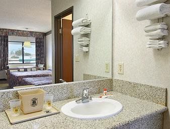 Travelodge by Wyndham Commerce Los Angeles Area