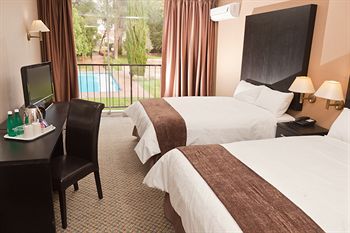 Oudtshoorn Inn Hotel