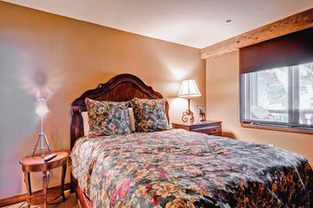 Highlands Lodge