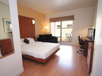 Holiday Inn Dandenong, an IHG Hotel