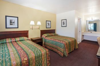 Rodeway Inn & Suites