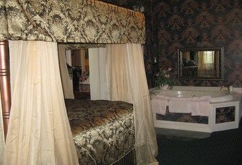 Riverview Mansion Bed and Breakfast