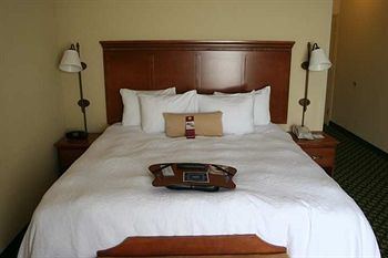 Newly Renovated Hampton Inn Omaha West Lakeside