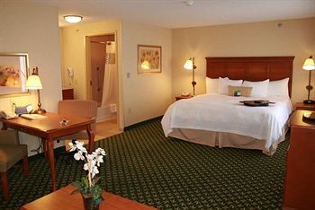 Newly Renovated Hampton Inn Omaha West Lakeside