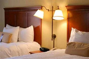 Newly Renovated Hampton Inn Omaha West Lakeside