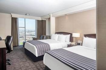 Sandman Signature Toronto Airport Hotel