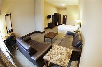 Woodbine Hotel & Suites