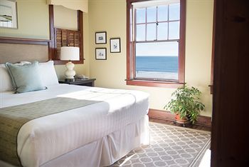 Elizabeth Pointe Lodge