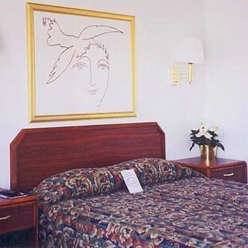 Broadway Inn