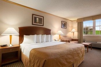 Ramada by Wyndham Williamsburg and Wasserbahn Waterpark