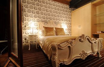 Velvet Hotel