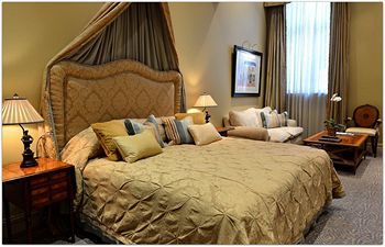 The Monarch Hotel