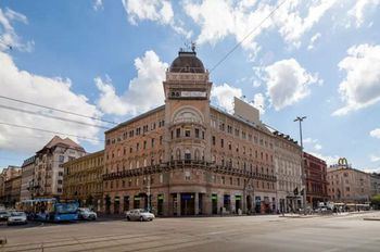 Europa Centerpoint Guesthouse Hotel