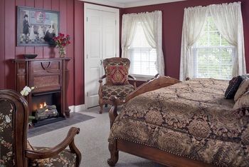 Colonial Inn