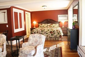 Colonial Inn